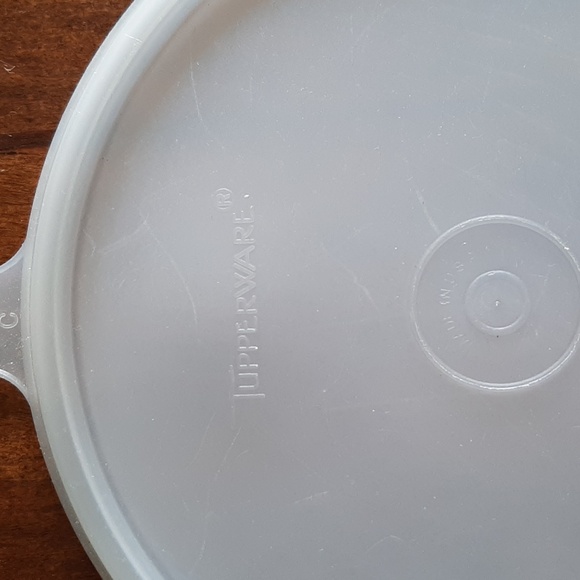 🔥3 Tupperware Lids - Picture 2 of 2